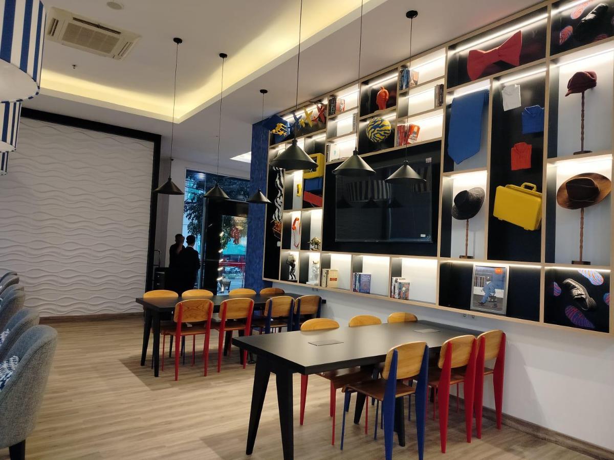 Hotel Moritz Biz Gandaria à Jakarta Extérieur photo